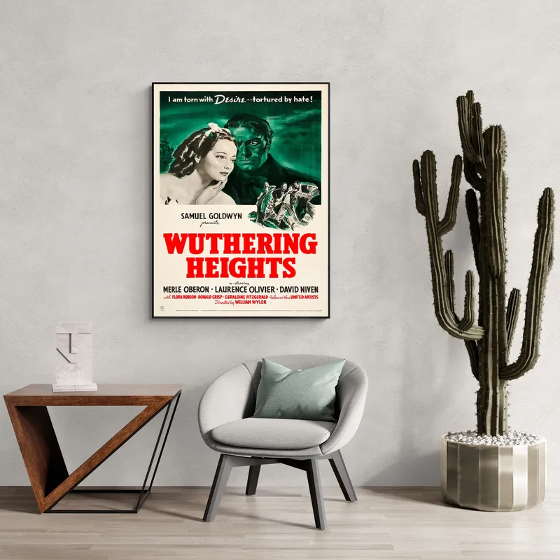 Постер «Грозовой перевал 1939» над диваном в гостиной