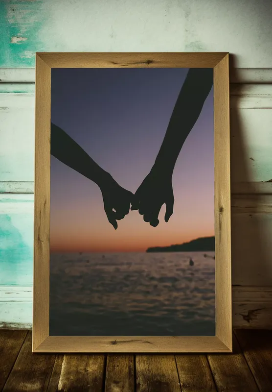 Постер «Романтичный закат» над диваном в гостиной