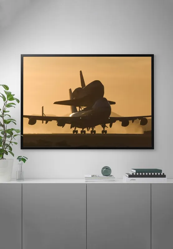 Постер «Паромный рейс» на стене в офисе