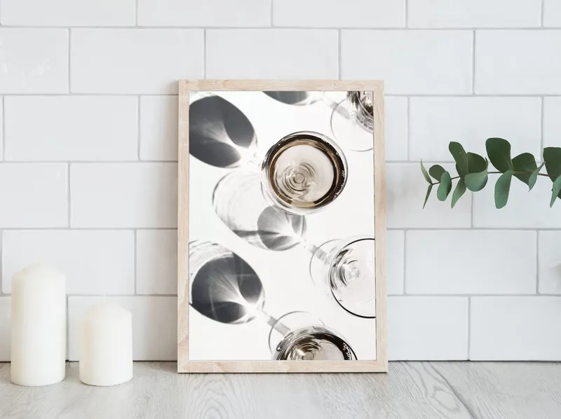 Постер «Бокалы Белого Вина» на стене в офисе