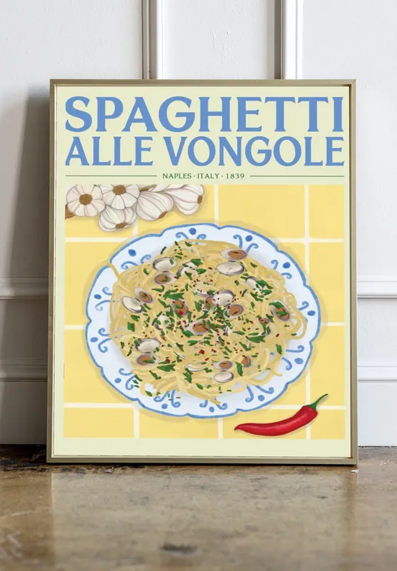 Постер «Спагетти с моллюсками» над диваном в гостиной