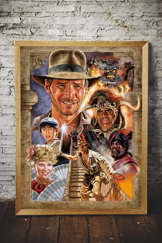 Постер «Индиана Джонс» над диваном в гостиной