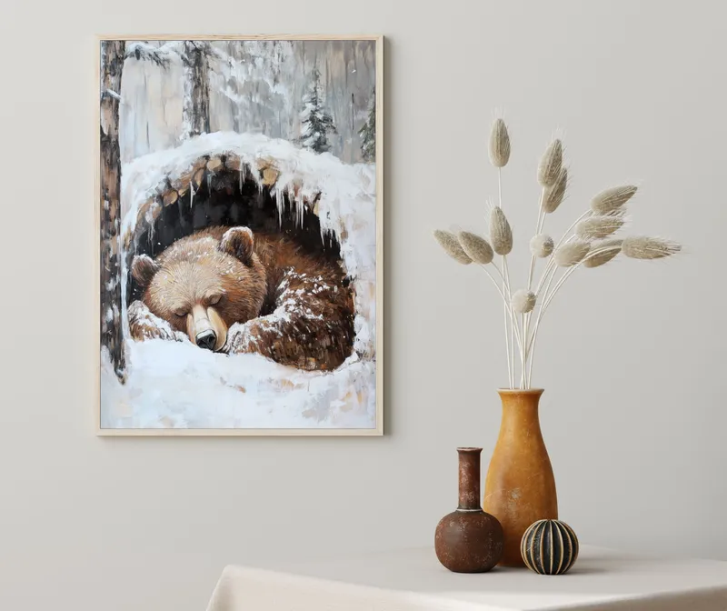 Постер «Медведь в зимней берлоге» на стене в офисе