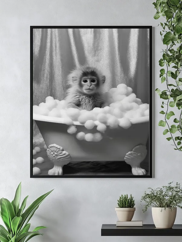 Постер «Обезьянка в ванной» на стене в офисе