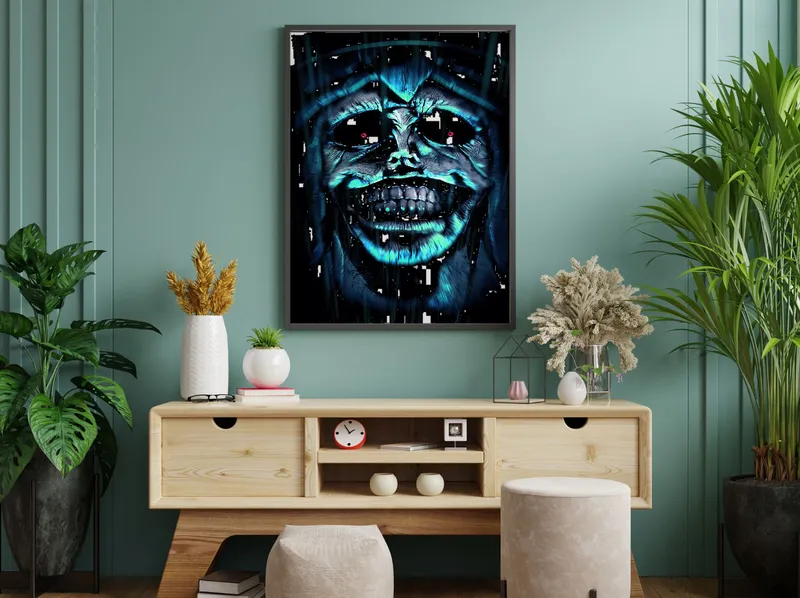 Постер «Поднятие уровня в одиночку. Статуя» над диваном в гостиной