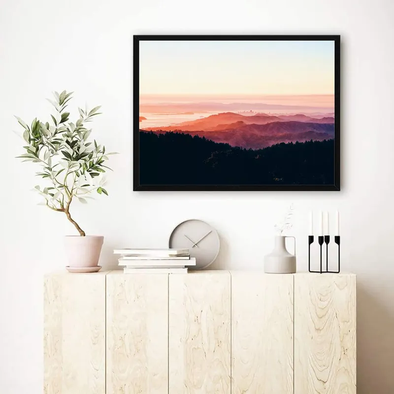 Постер «Волнистые холмы» на стене в офисе