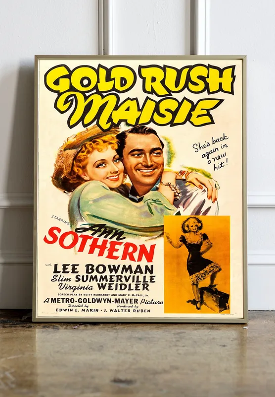 Постер «Золотая лихорадка Мэйзи» на стене в офисе