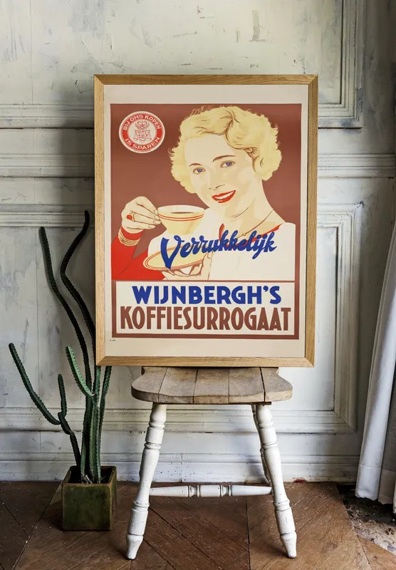 Постер «Рекламный плакат - Кофе Wijnberghs» над диваном в гостиной