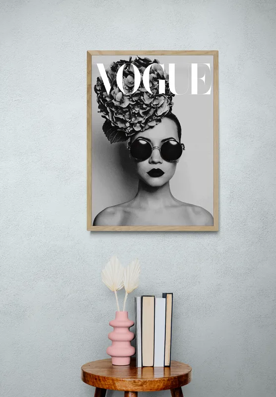 Постер «Вог - Темные Акценты» на стене в офисе