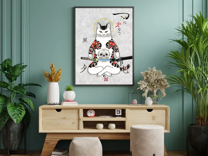 Постер «Кот якудза» над диваном в гостиной