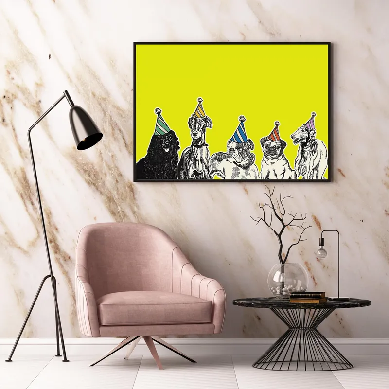 Постер «Парад собак» над диваном в гостиной