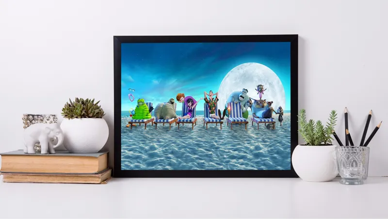 Постер «Монстры на каникулах» на стене в офисе