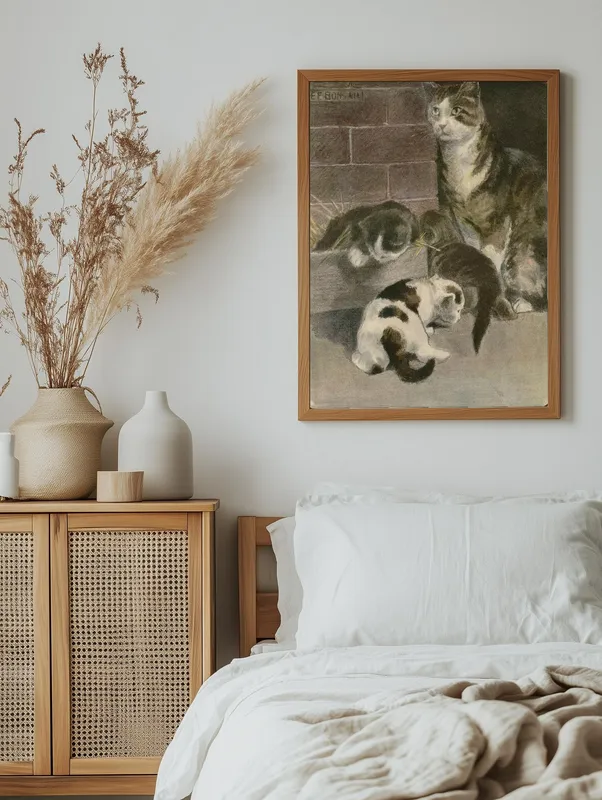 Постер «Кошки - Мама кошка и котята» над диваном в гостиной