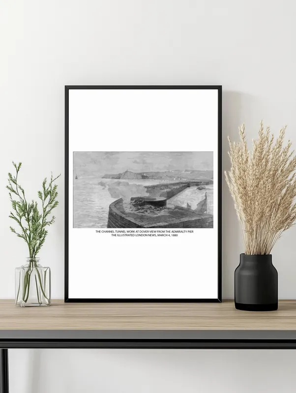 Постер «Каналы - Канал в Дувре» над диваном в гостиной