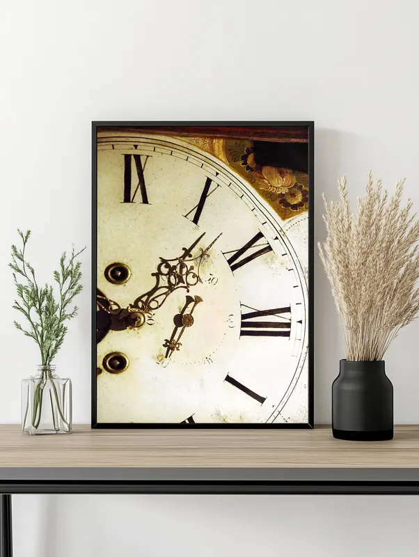 Постер «Римский циферблат» на стене в офисе
