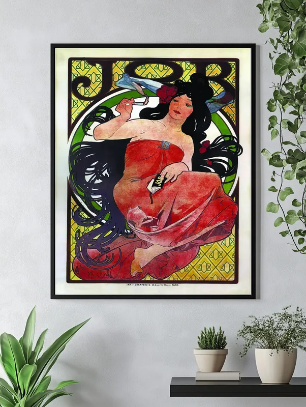 Постер «Девушка в красном» на стене в офисе