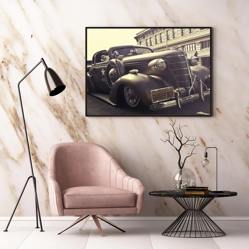 Постер «Старинный Chevrolet» на стене в офисе