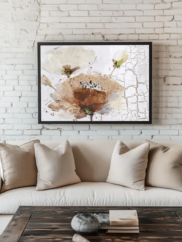 Постер «Королевский мак» над диваном в гостиной