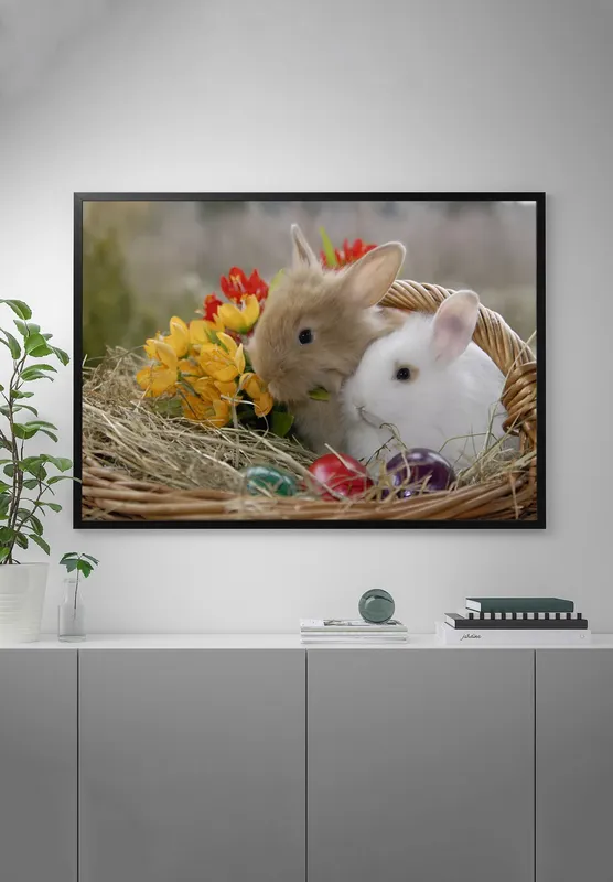 Постер «Милые кролики с пасхальными яйцами» на стене в офисе