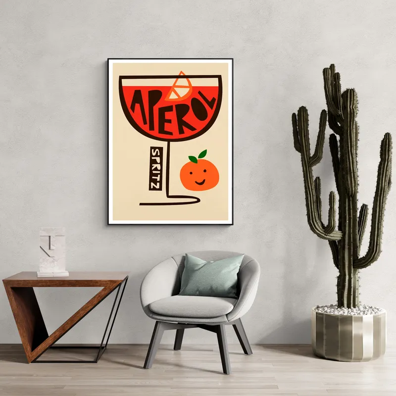 Постер «Коктейль апероль» над диваном в гостиной