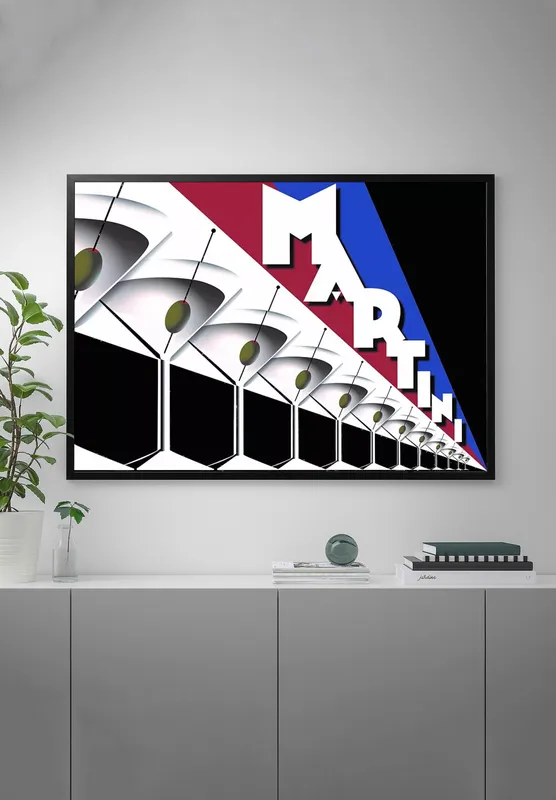 Постер «Коктейль Мартини» на стене в офисе