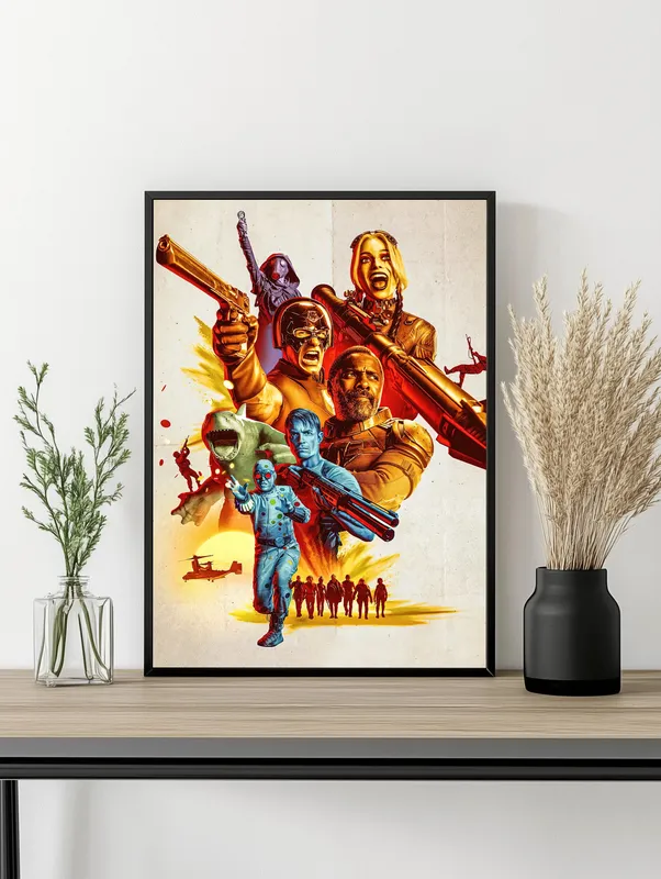 Постер «Отряд самоубийц - Афиша, 2021» над диваном в гостиной