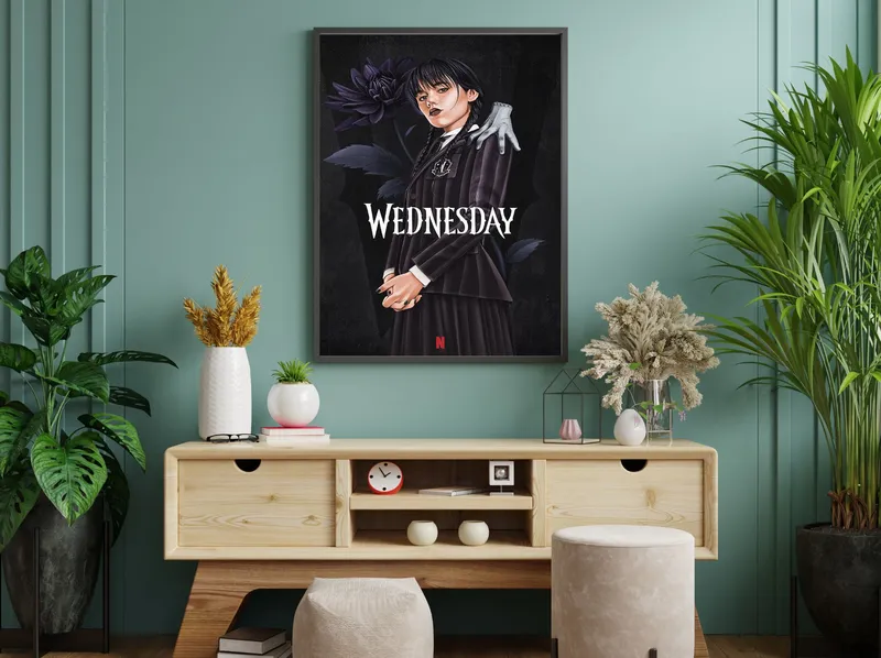 Постер «Wednesday с вещью на плече» над диваном в гостиной