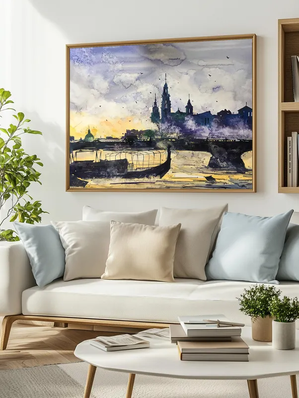 Постер «Буря в старом городе» над диваном в гостиной