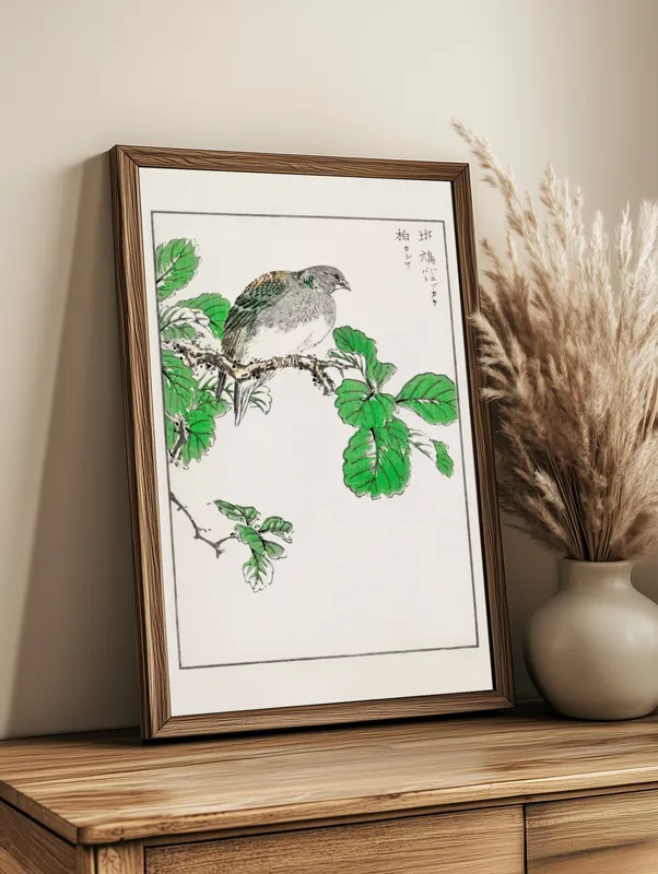 Постер «Нумата Косу - Голубь и Дуб» над диваном в гостиной