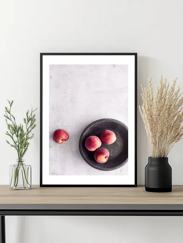 Постер «Сочные персики» на стене в офисе