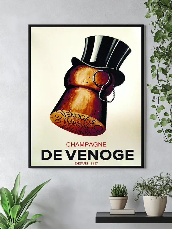 Постер «Шампанское De Venoge» над диваном в гостиной