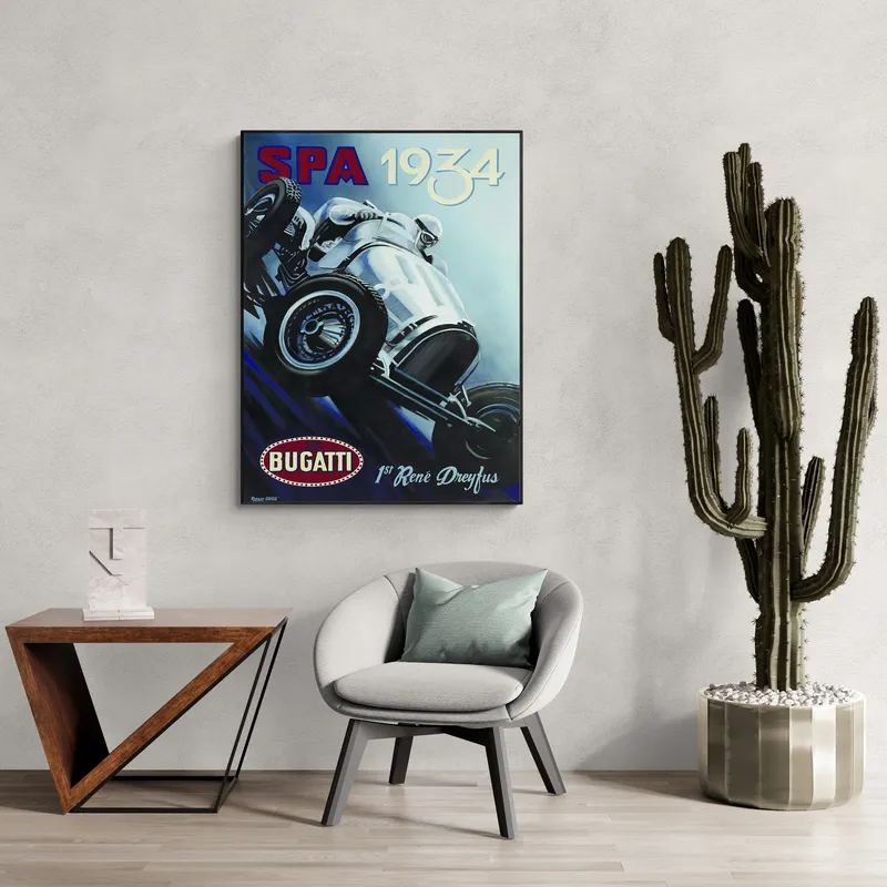 Постер «Bugatti» над диваном в гостиной