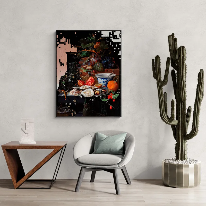 Постер «Фрукты и устрицы» над диваном в гостиной