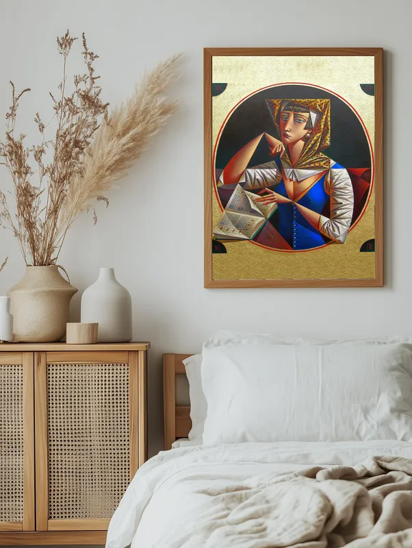 Постер «Геометрия - Девушка в желтом платке» над диваном в гостиной