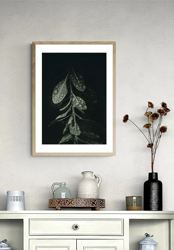 Постер «Листья ивы» на стене в офисе