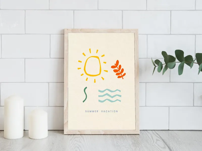 Постер «Лето - Море позитива» над диваном в гостиной