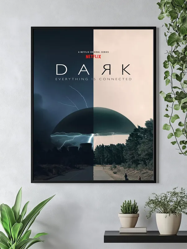 Постер «Постер Тьма» над диваном в гостиной