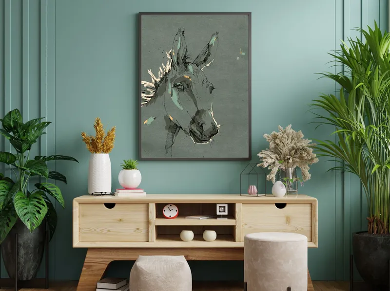 Постер «Серая Лошадь» на стене в офисе