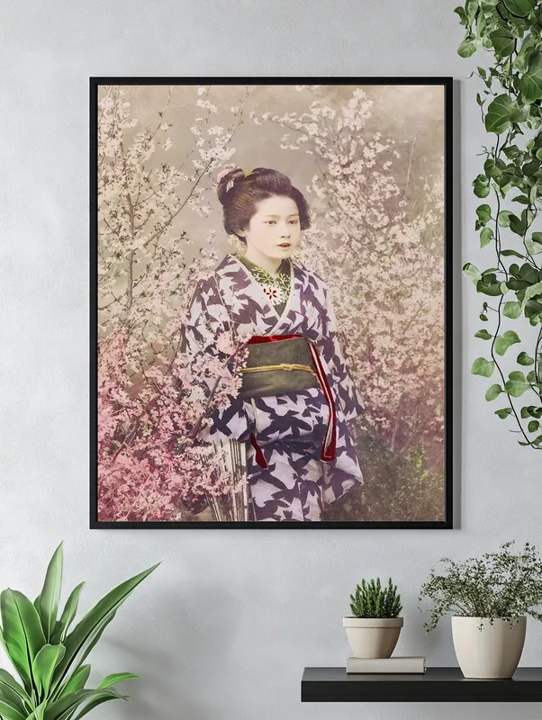 Постер «Гейша и вишни» над диваном в гостиной