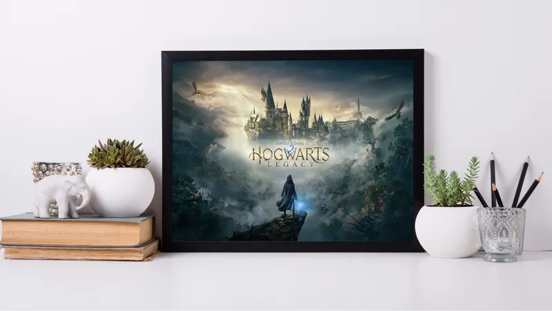 Постер «Hogwarts Legacy. В полутьме» на стене в офисе