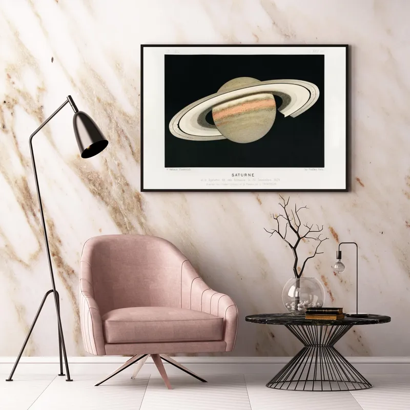 Постер «Сатурн» на стене в офисе