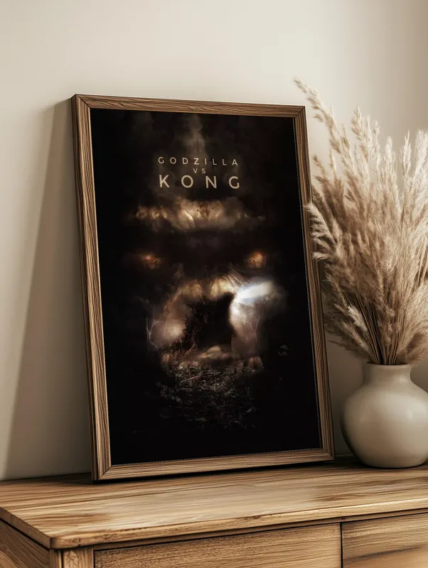 Постер «Годзилла против Конга» на стене в офисе