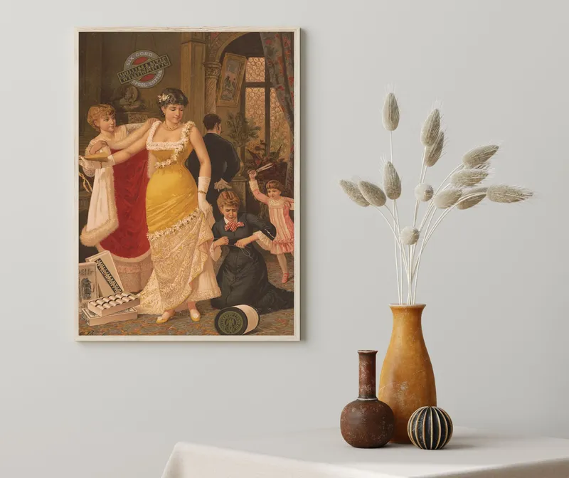 Постер «Реклама Бутика» над диваном в гостиной