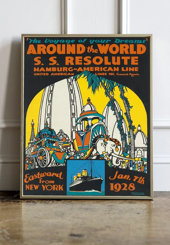 Постер «Корабли - Вокруг света на круизном лайнере» на стене в офисе