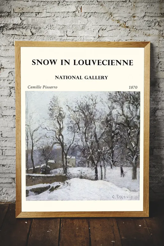 Постер «Камиль Писсарро - Снег в Лувесьене» над диваном в гостиной