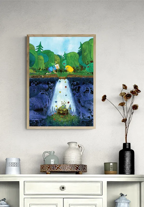 Постер «Время приключений. Клад» над диваном в гостиной