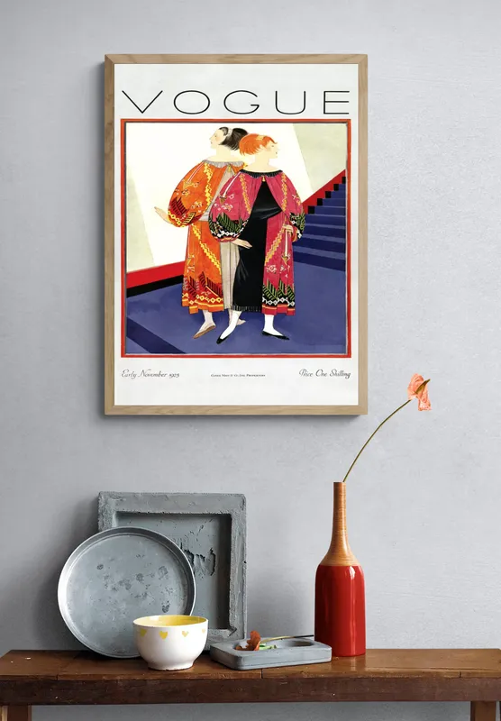 Постер «Vogue - Восточная мода» над диваном в гостиной