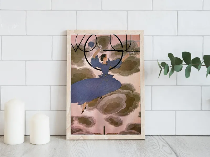 Постер «Vogue - Парящая девушка» над диваном в гостиной