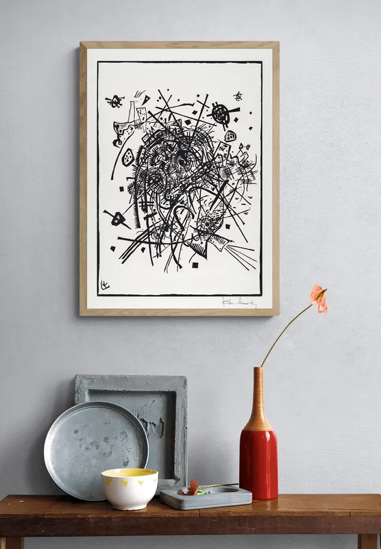 Постер «Малые миры VIII» над диваном в гостиной