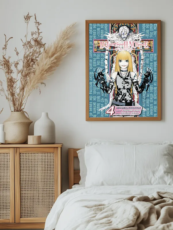 Постер «Тетрадь смерти. Миса Аманэ» над диваном в гостиной